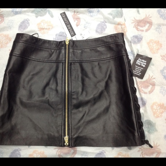 NEW WITH TAGS EXPRESS 100% LEATHER MINI SKIRT - Picture 4 of 8